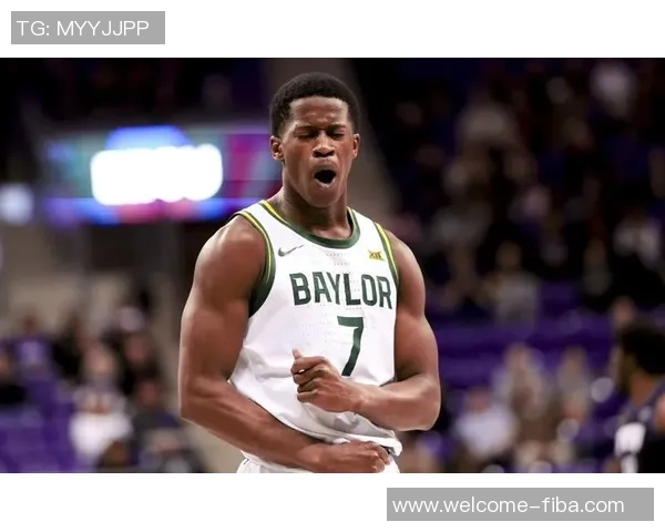 埃奇库姆高空起飞挑战米切罗虽未成功却成功造成犯规