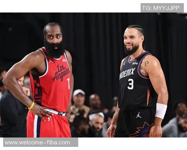 火箭队为狄龙献上感人致敬视频他双手合十向全场观众表达感谢 火箭队为狄龙献上感人致敬视频他双手合十向全场观众表达感谢